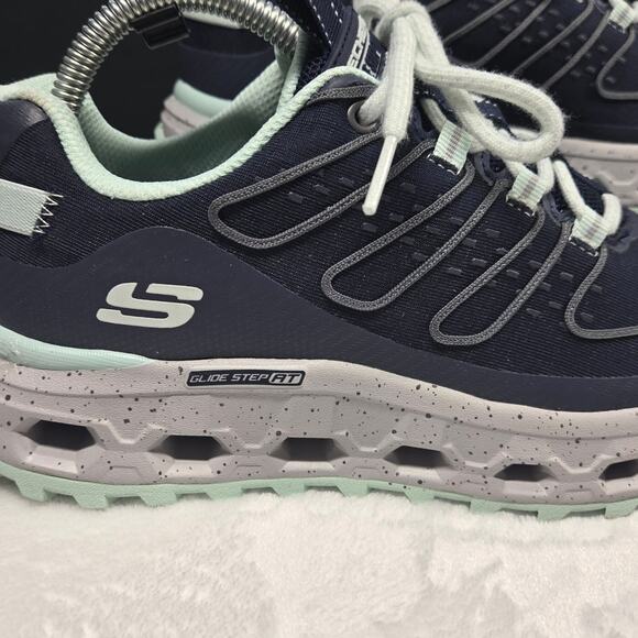 Skechers Womens 8.5 Glide Step Trail Outdoor All Terrain Navy Blue EUC - Picture 3 of 9